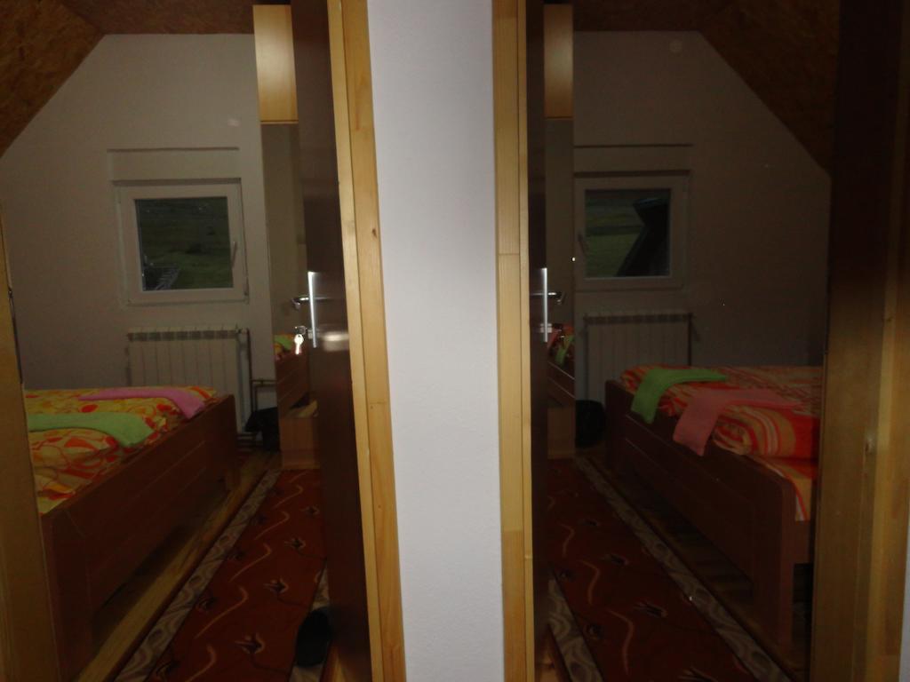 Guest House Happy Zabljak  Bilik gambar