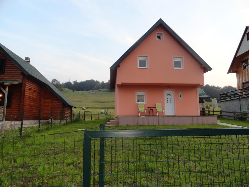Guest House Happy Zabljak  Luaran gambar
